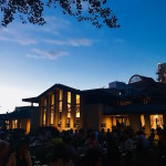 都心の穴 重要文化財でビアガーデン